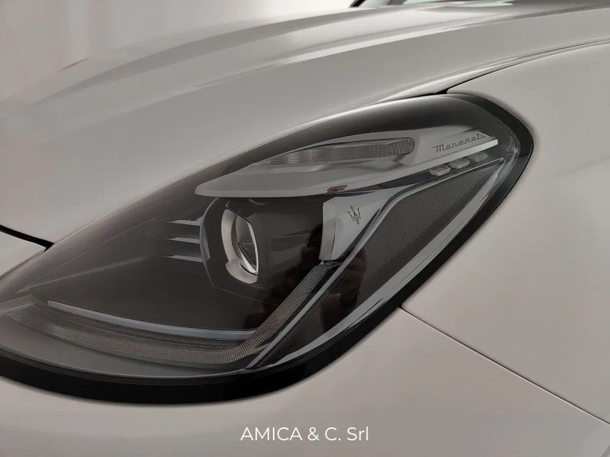 Maserati Grecale usata a Caserta (13)