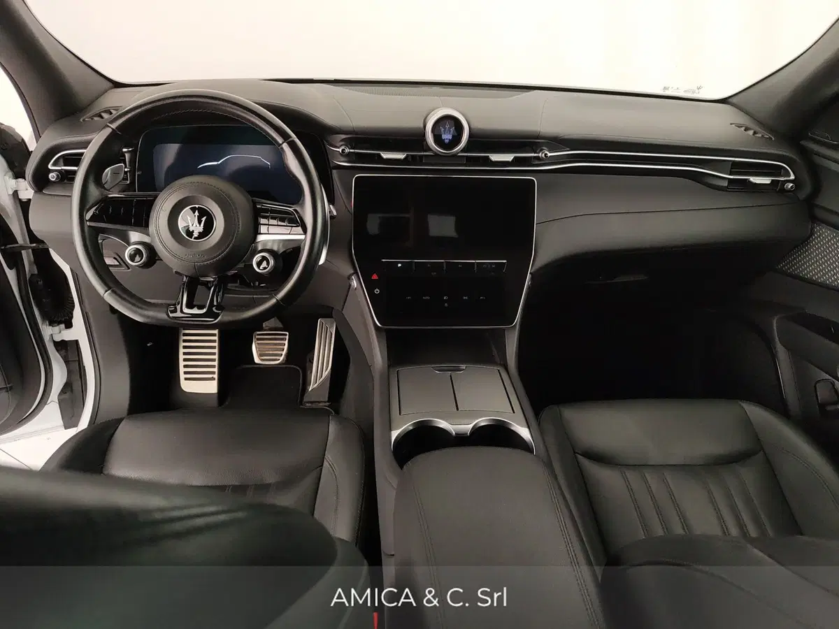 Maserati Grecale usata a Caserta (19)