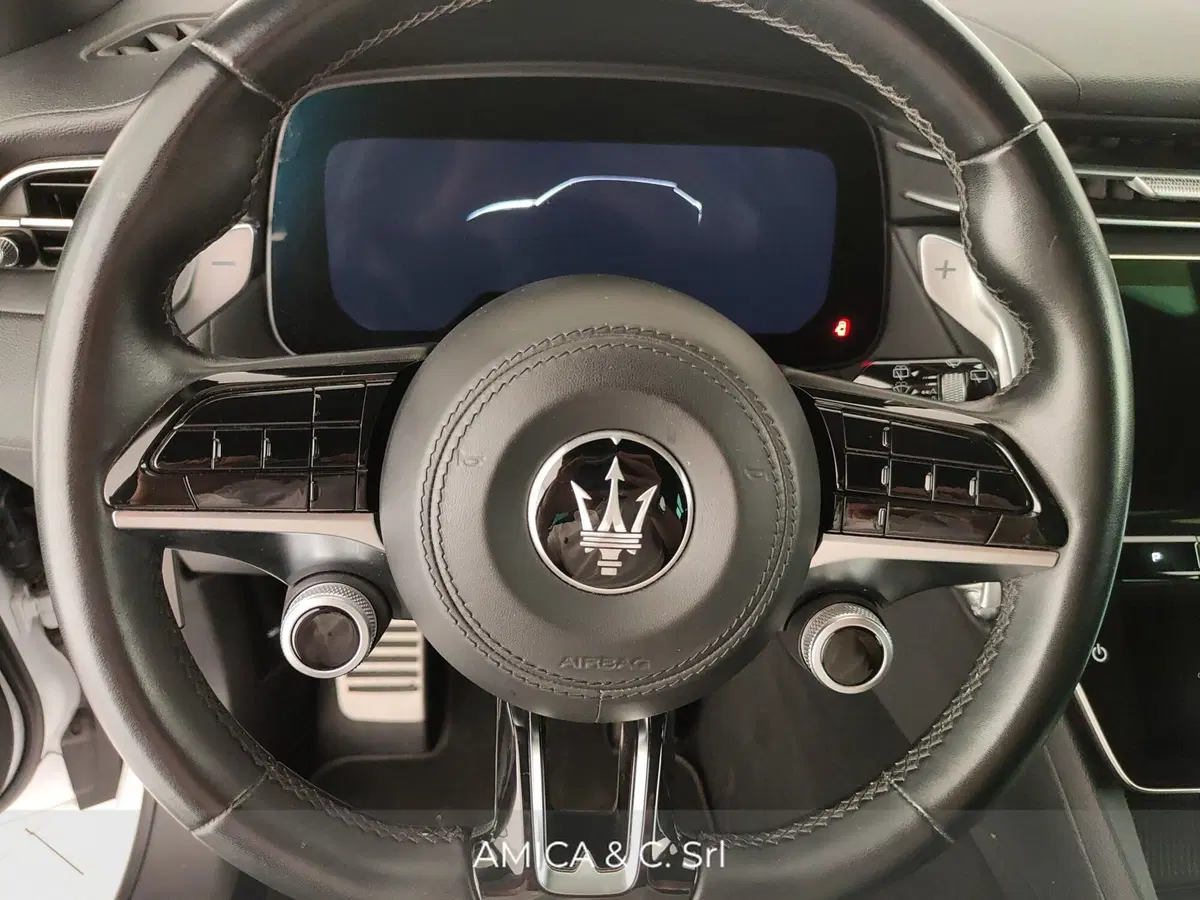 Maserati Grecale usata a Caserta (20)