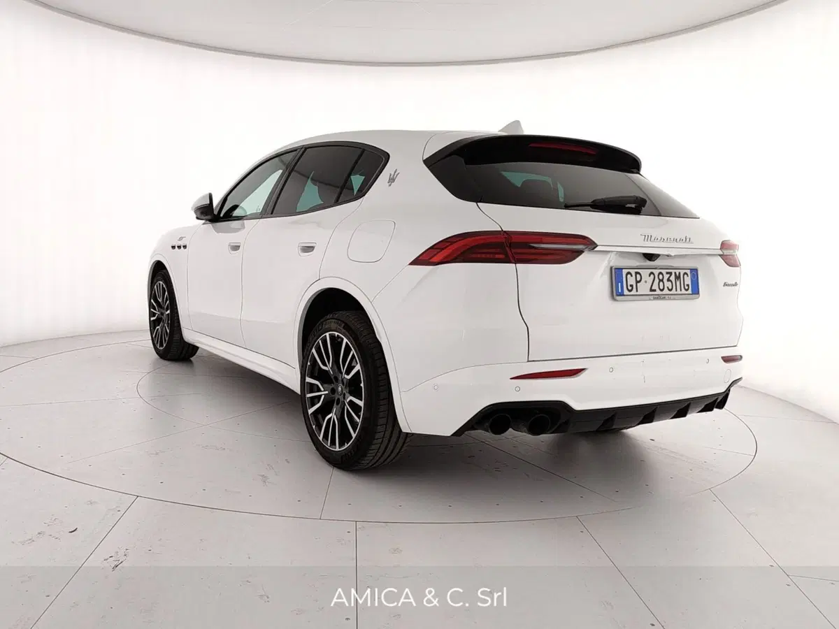 Maserati Grecale usata a Caserta (5)