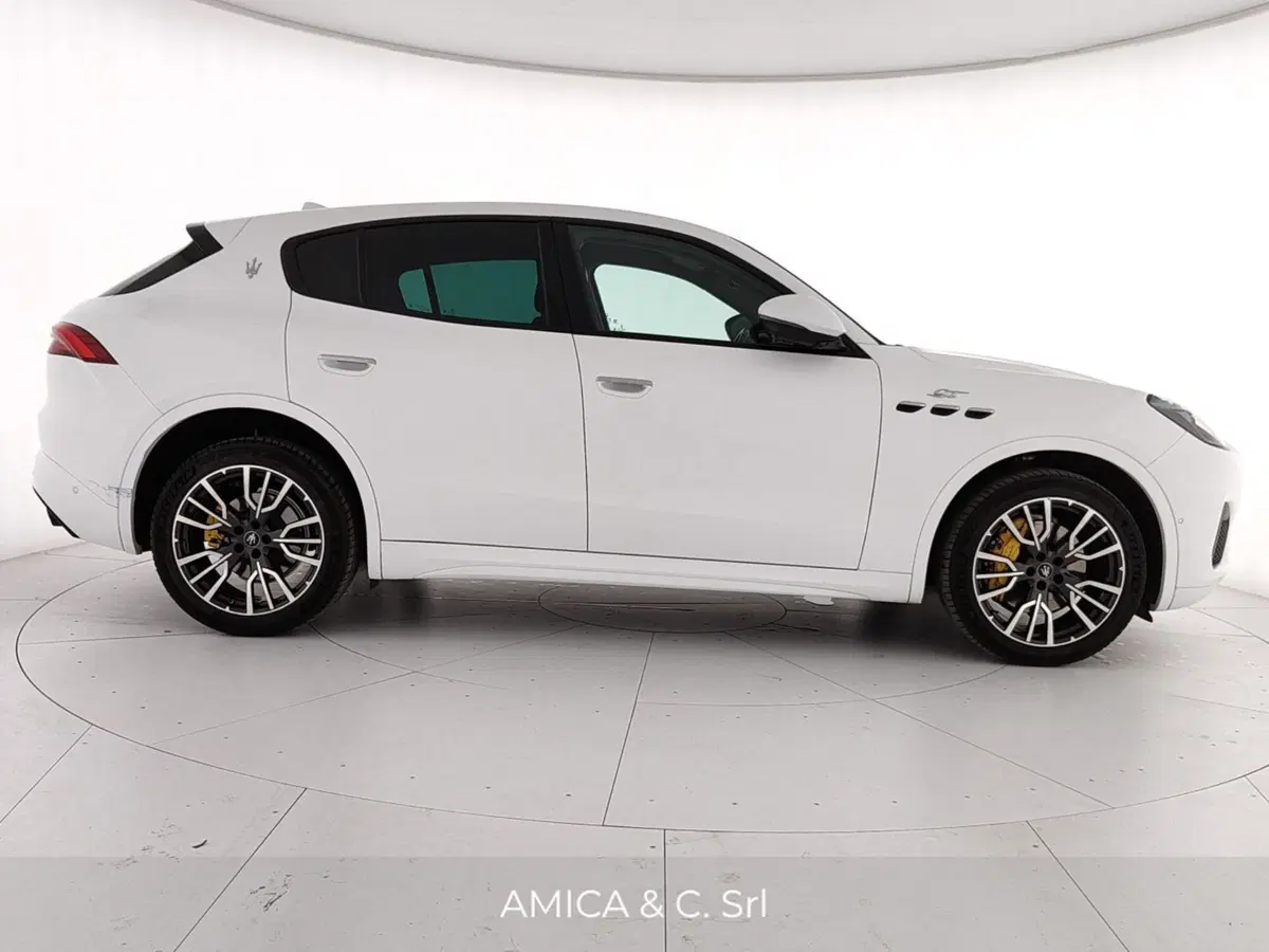 Maserati Grecale usata a Caserta (8)