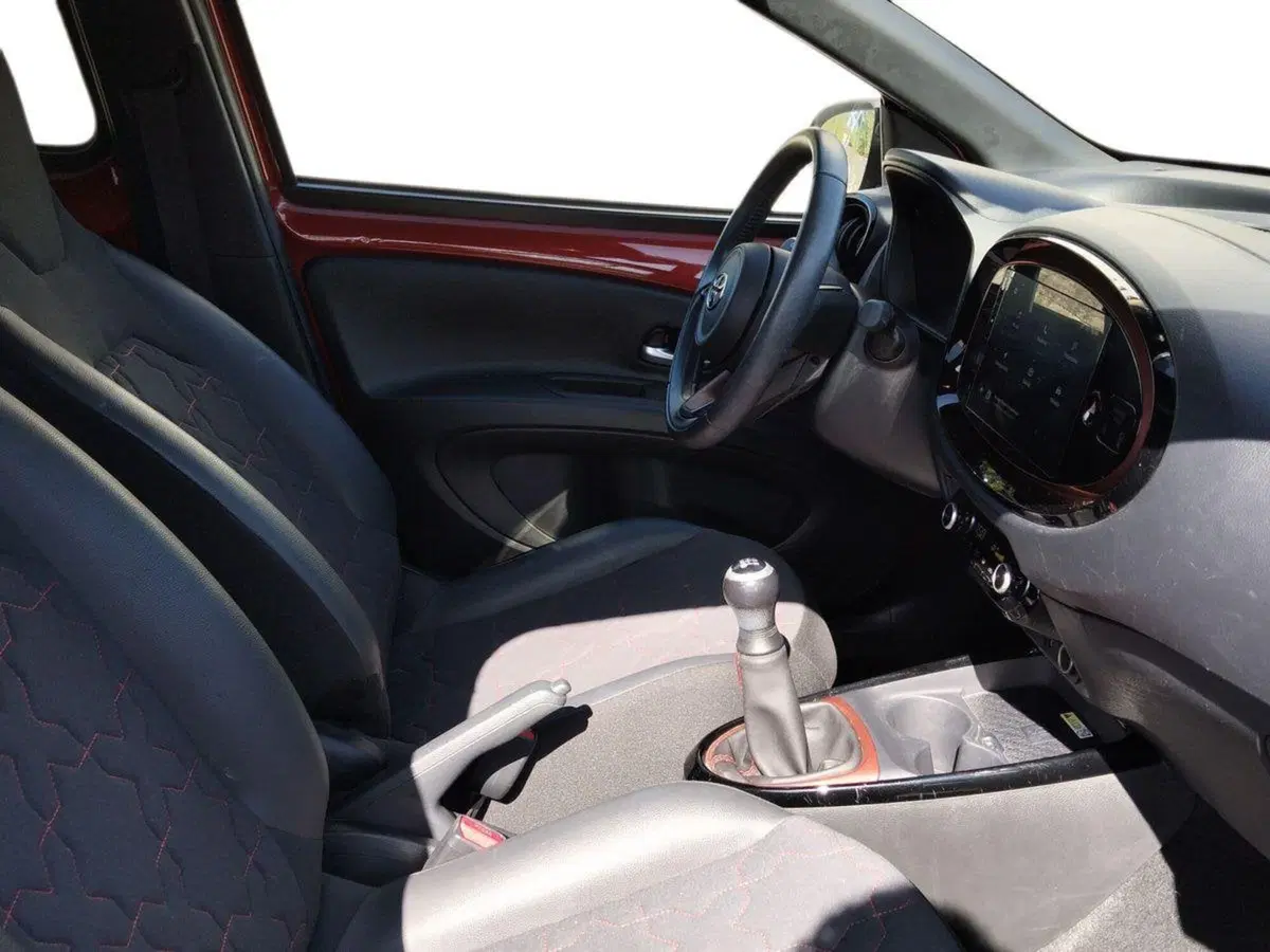 Toyota Aygo X usata a Frosinone (19)