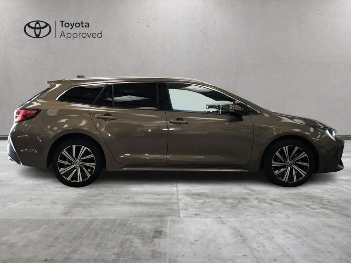 Toyota Corolla Touring Sports usata a Roma (4)