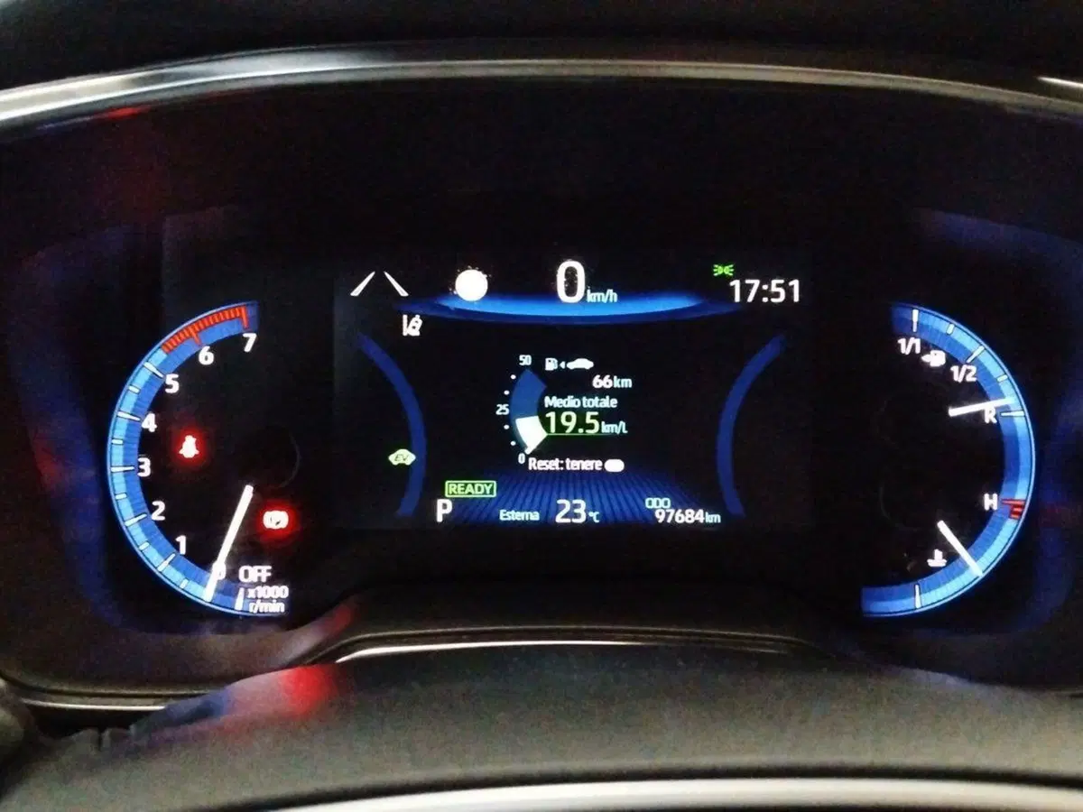 Toyota Corolla Touring Sports usata a Roma (9)