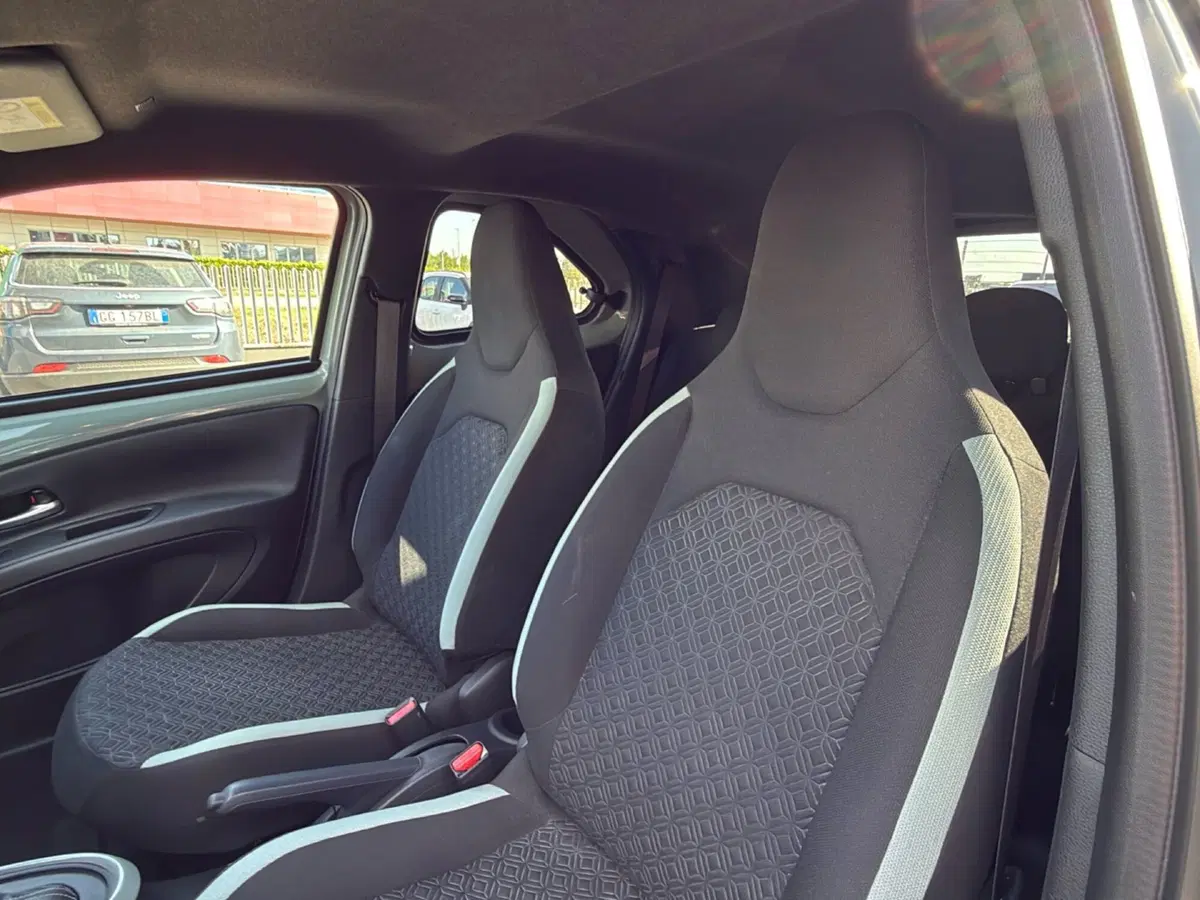 Toyota Aygo X usata a Mantova (17)