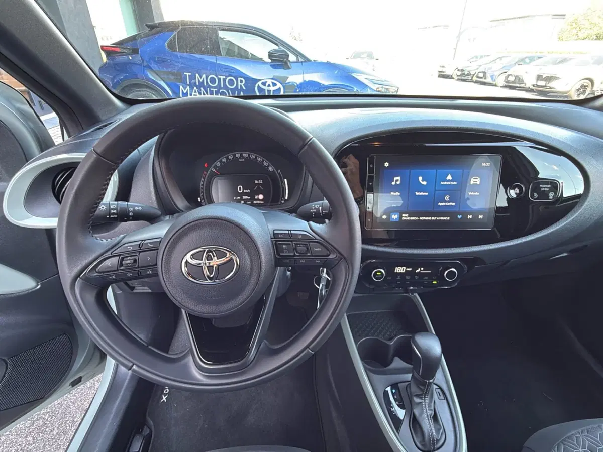 Toyota Aygo X usata a Mantova (18)