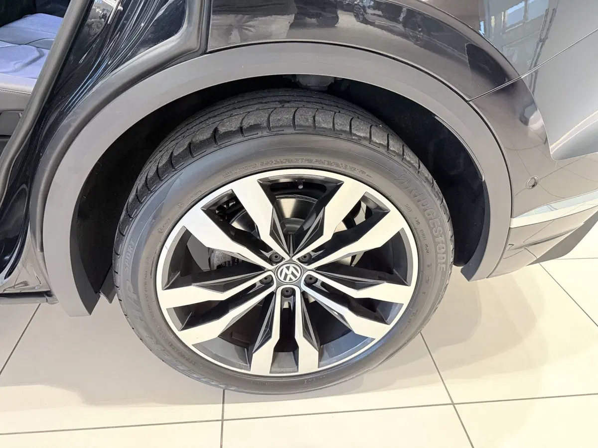 Volkswagen Touareg usata a Latina (13)
