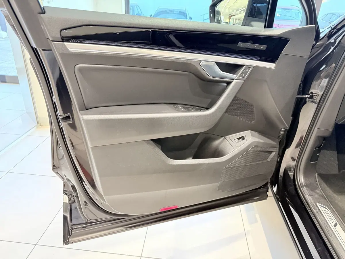 Volkswagen Touareg usata a Latina (17)