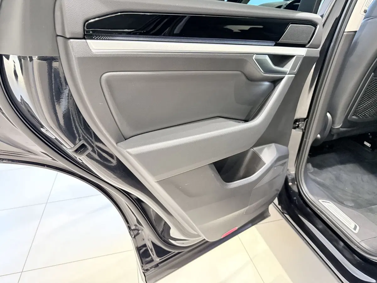 Volkswagen Touareg usata a Latina (7)