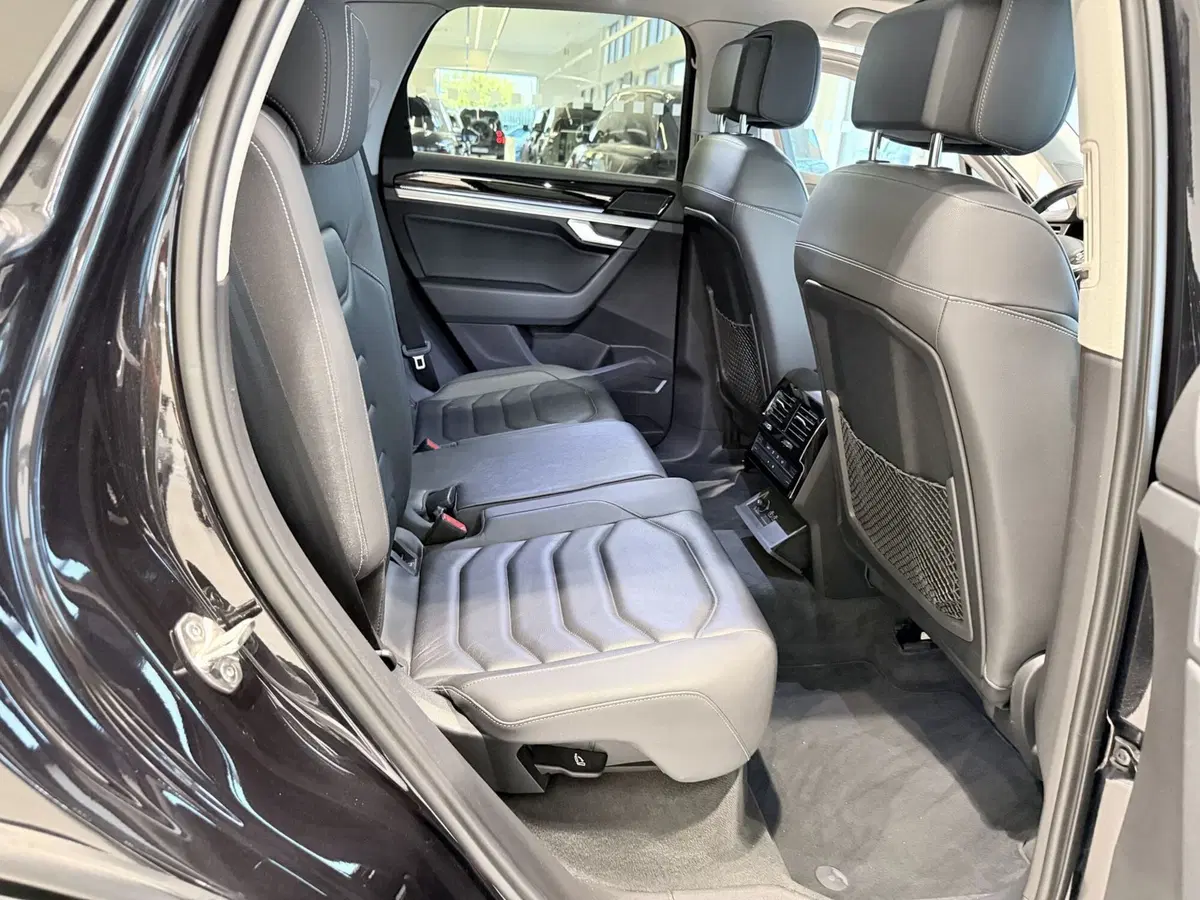Volkswagen Touareg usata a Latina (8)