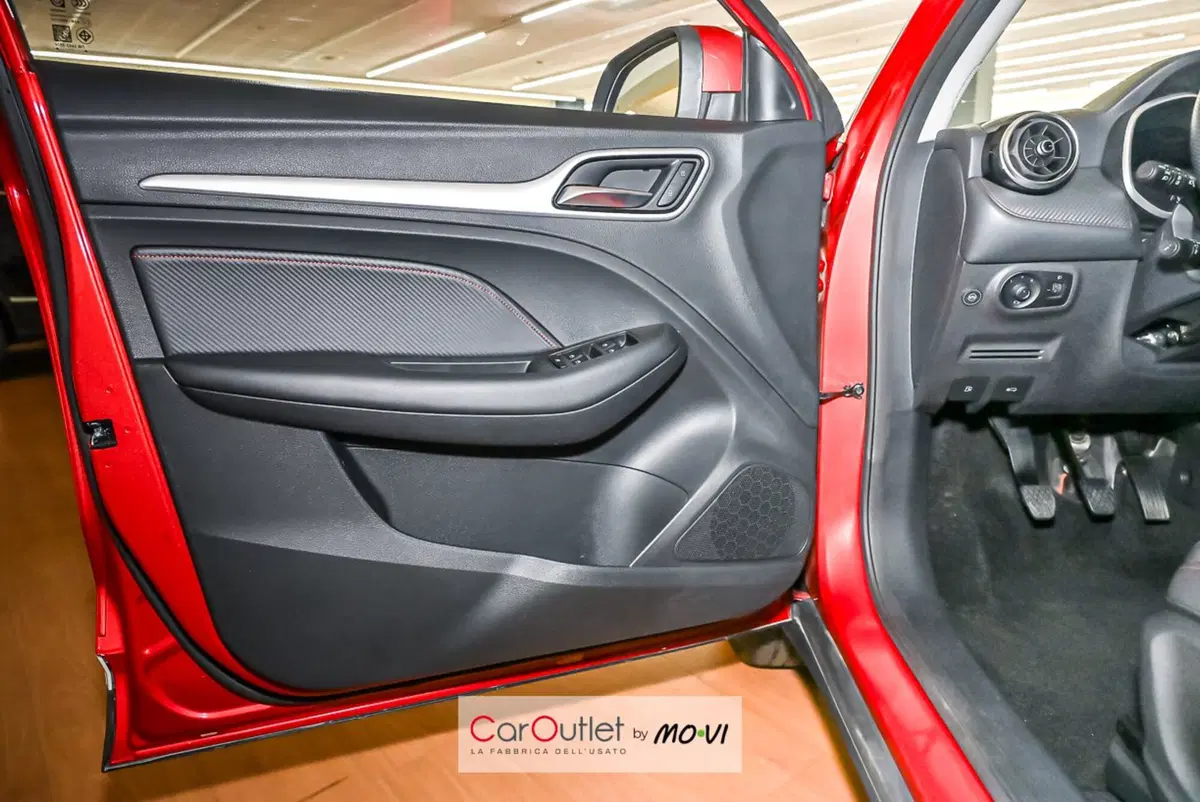 Mg ZS (2021-->) usata a Genova (18)