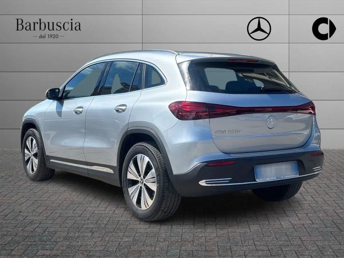 Mercedes-Benz EQA usata a Pescara (4)