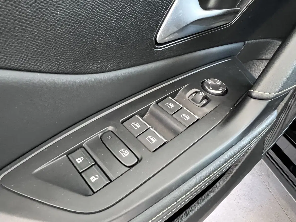 Peugeot 408 usata a Bari (14)