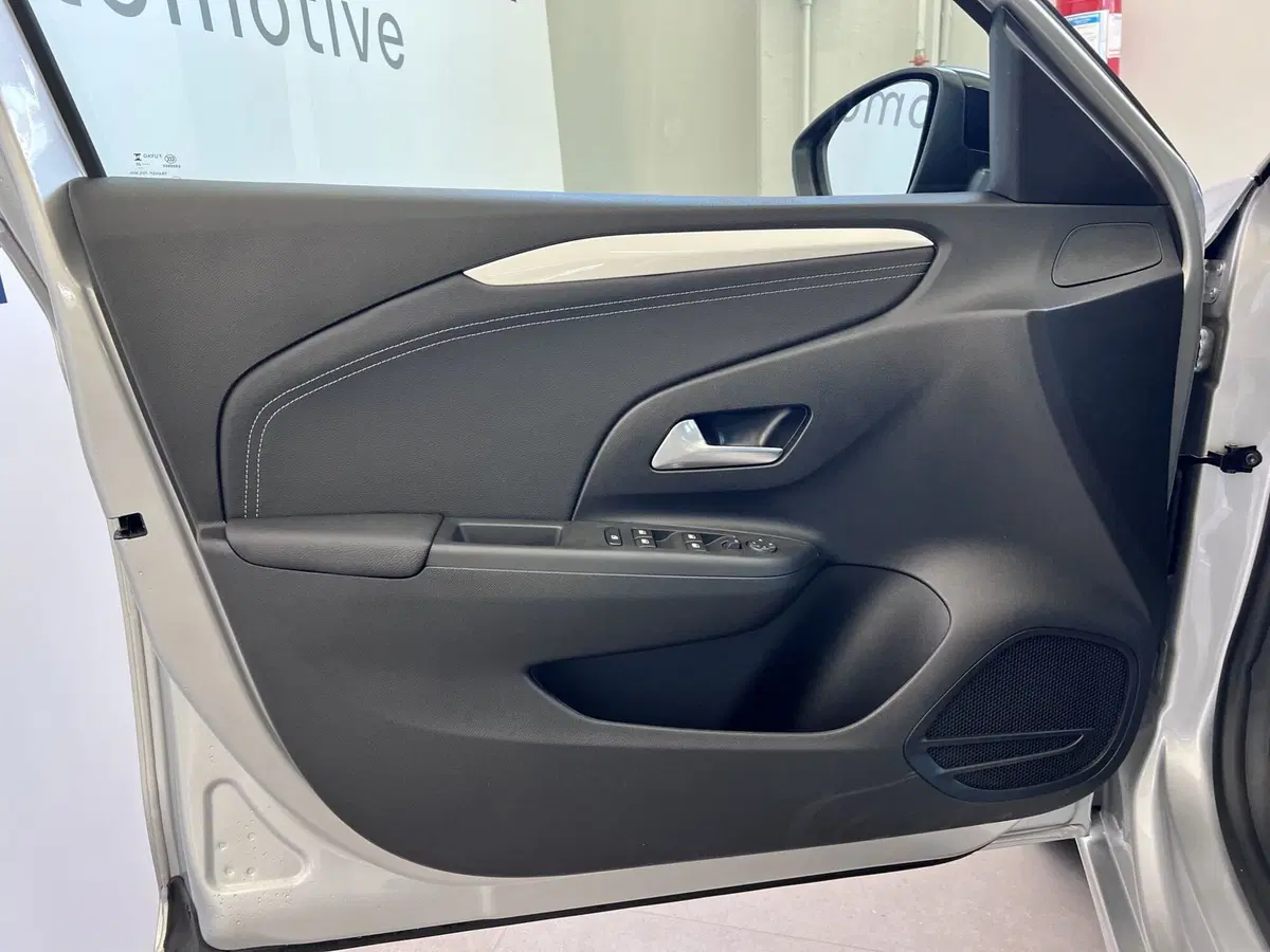 Opel Corsa nuova a Bari (11)