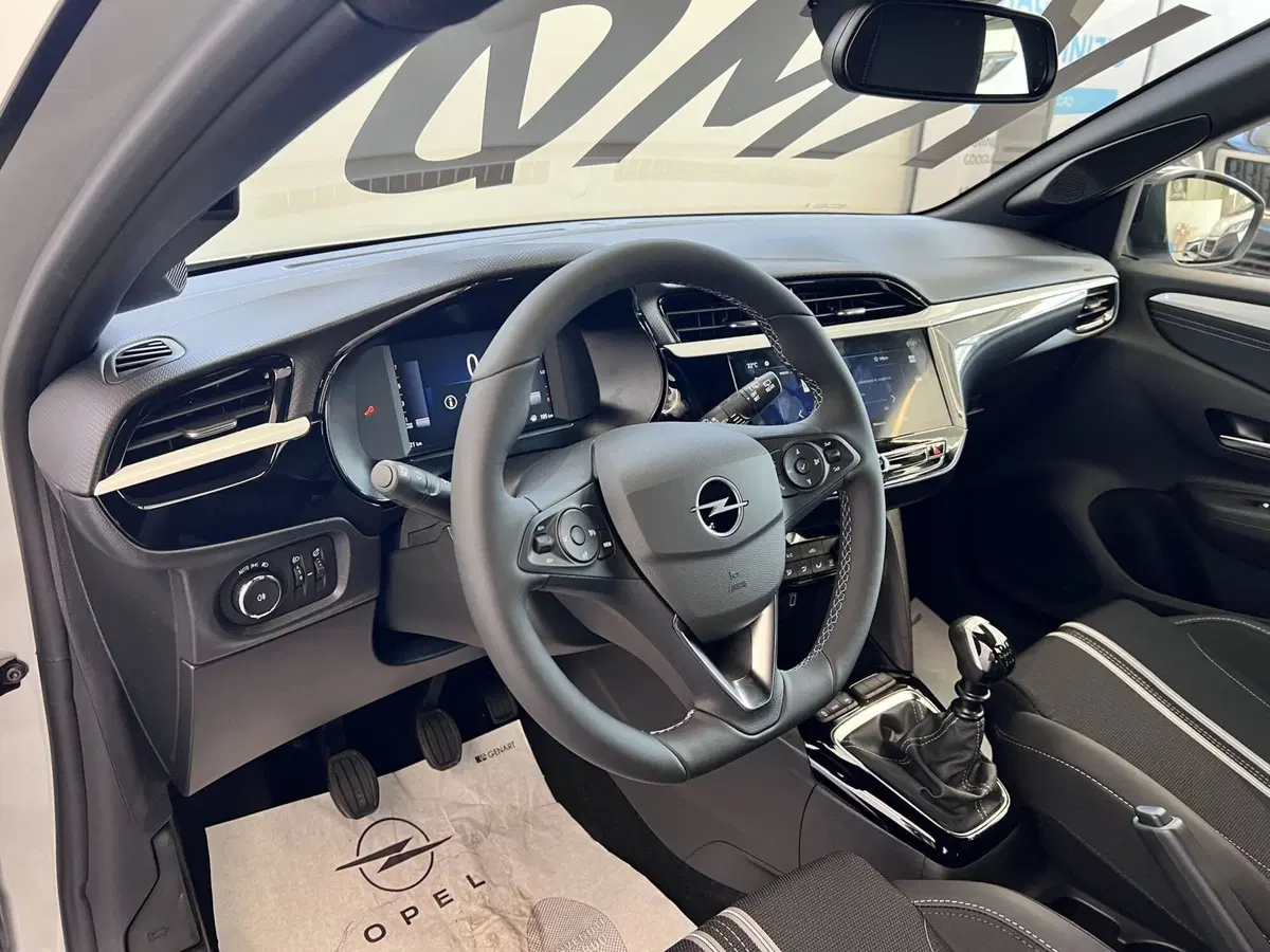 Opel Corsa nuova a Bari (14)