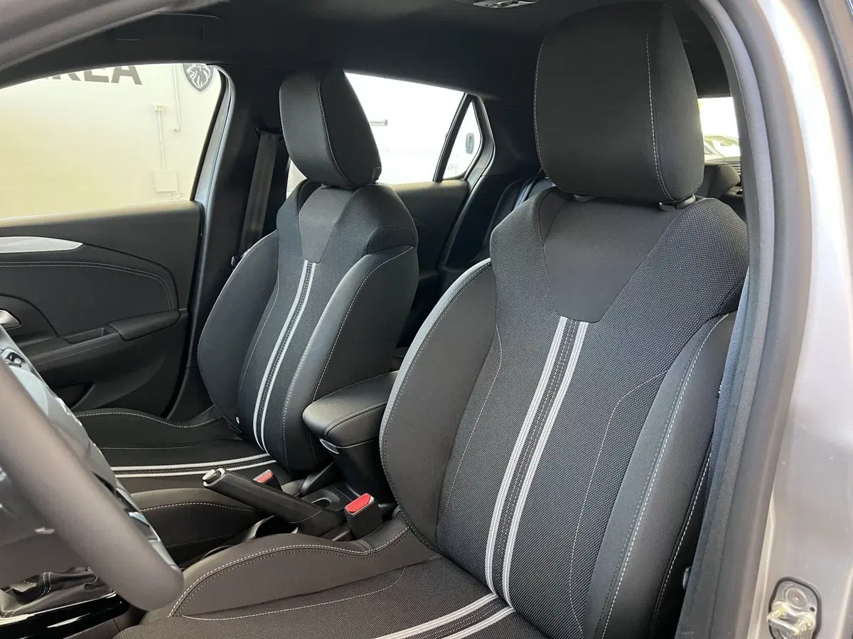 Opel Corsa nuova a Bari (15)