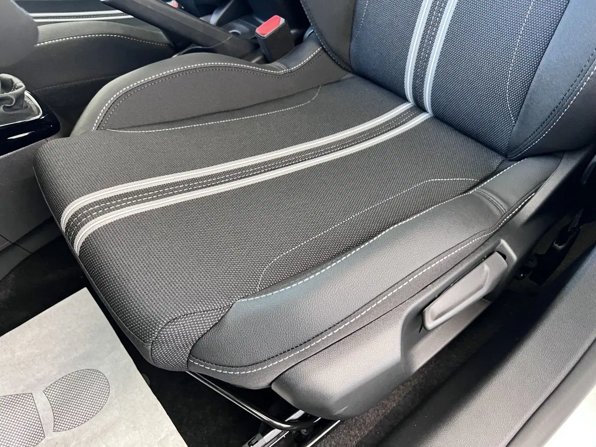 Opel Corsa nuova a Bari (16)