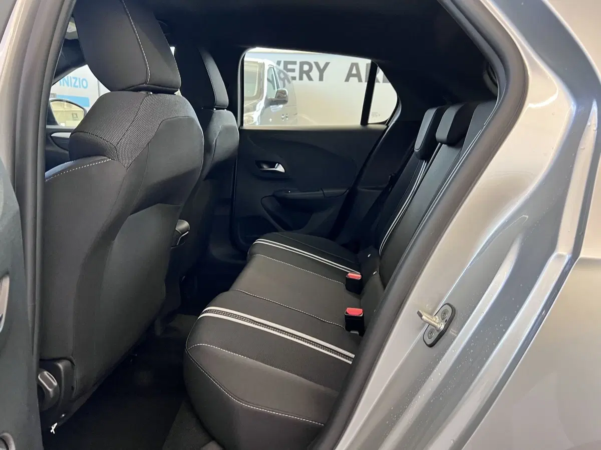 Opel Corsa nuova a Bari (17)