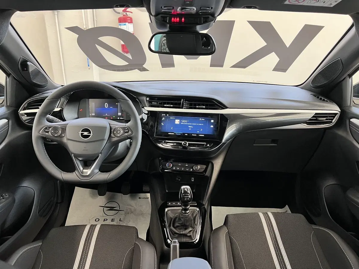 Opel Corsa nuova a Bari (18)