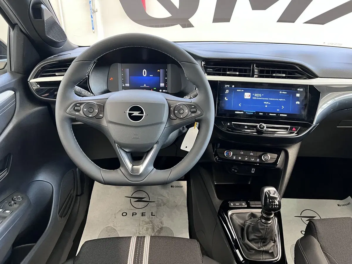 Opel Corsa nuova a Bari (19)