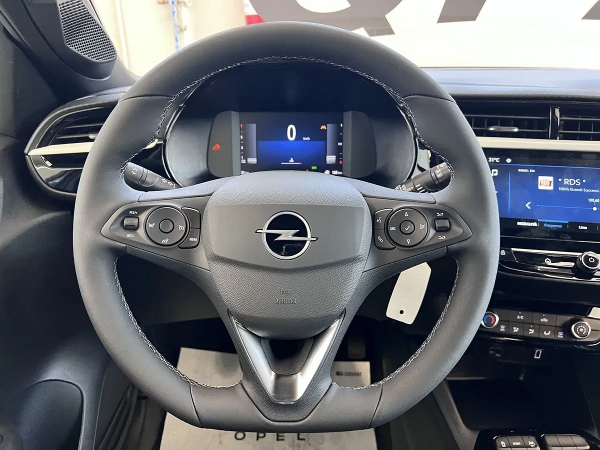 Opel Corsa nuova a Bari (20)