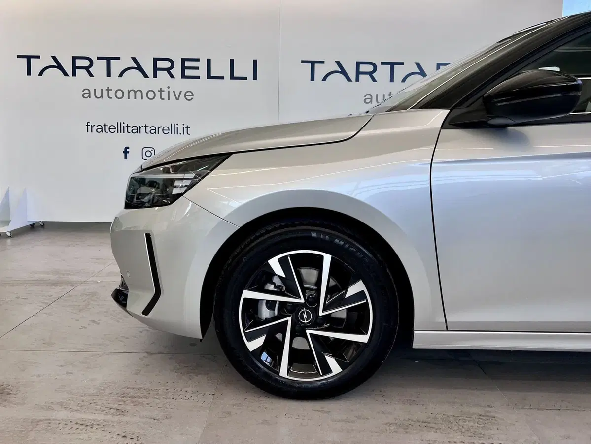 Opel Corsa nuova a Bari (4)