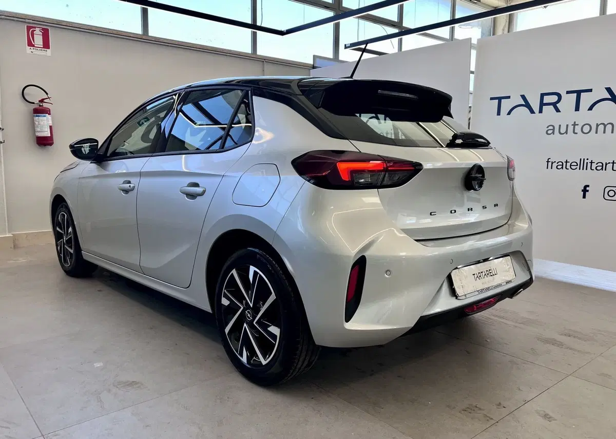 Opel Corsa nuova a Bari (5)