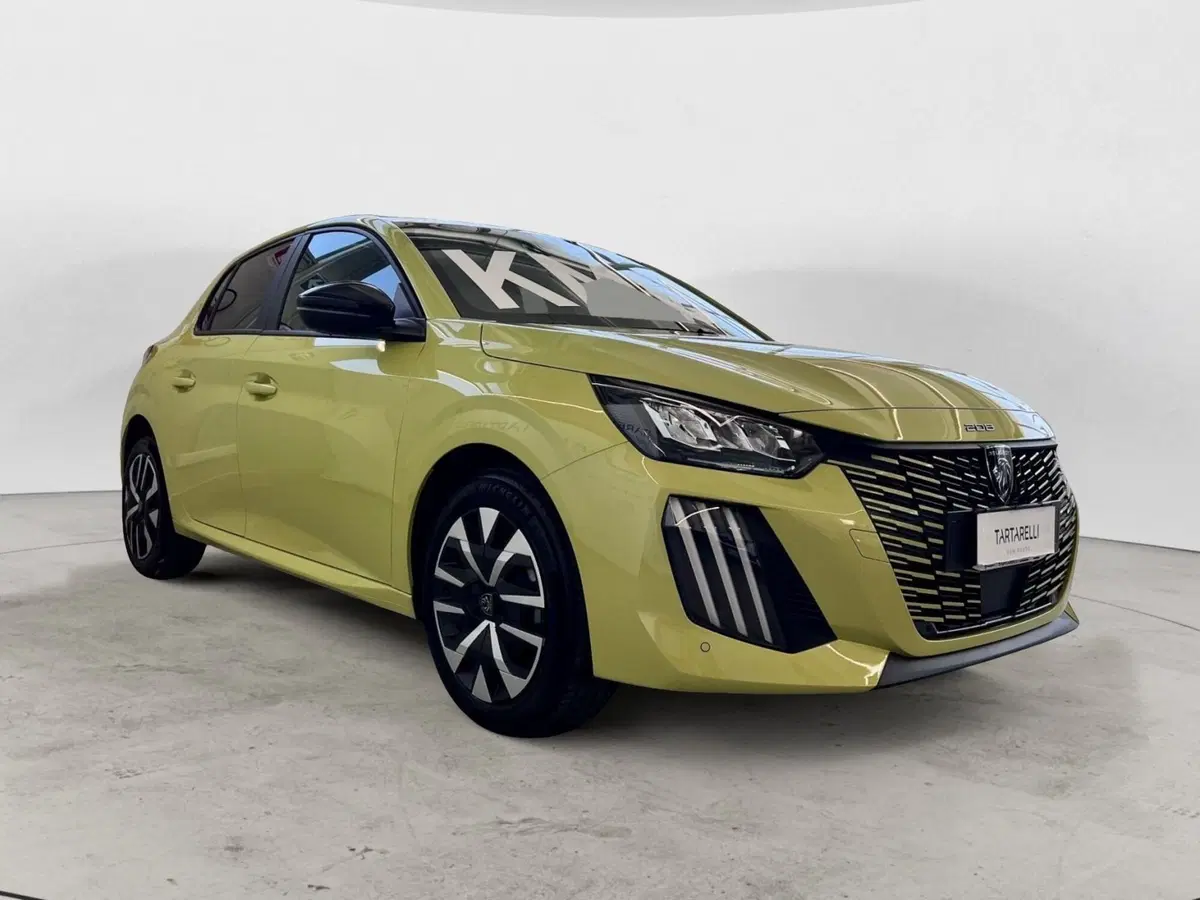 Peugeot 208 nuova a Bari