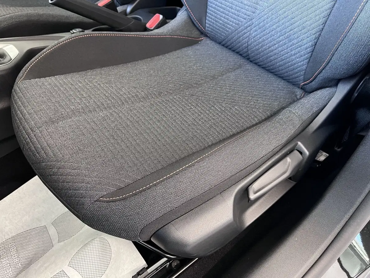 Peugeot 208 nuova a Bari (14)