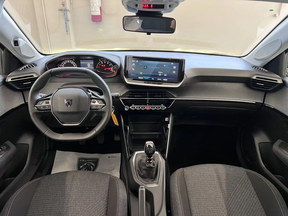 Peugeot 208 nuova a Bari (16)