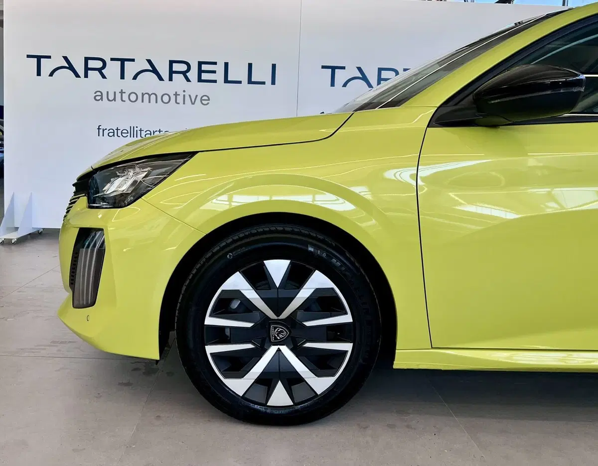 Peugeot 208 nuova a Bari (4)