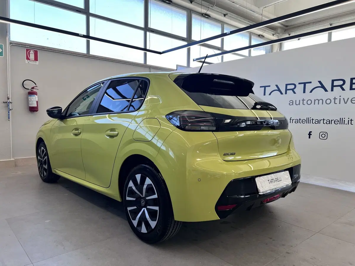 Peugeot 208 nuova a Bari (5)