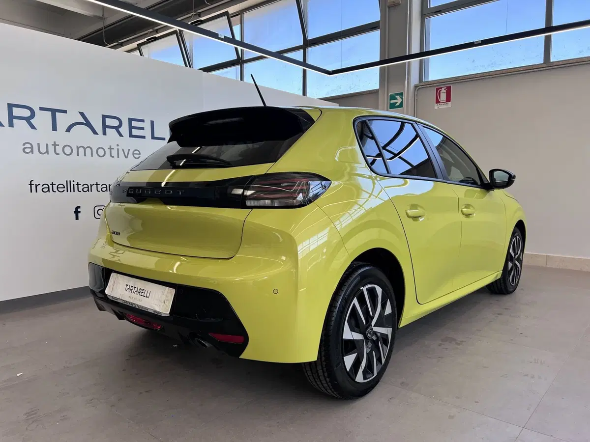 Peugeot 208 nuova a Bari (7)