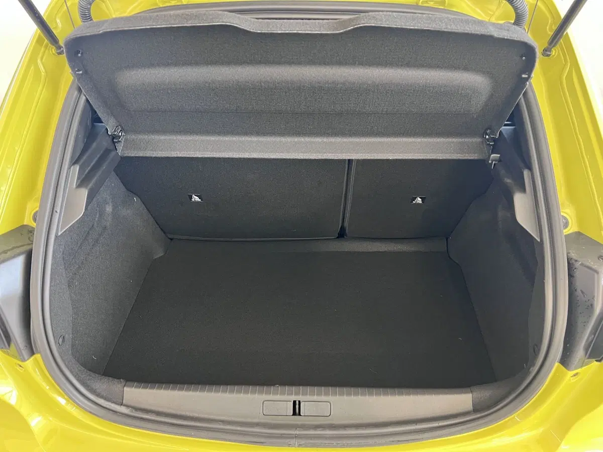 Peugeot 208 nuova a Bari (8)