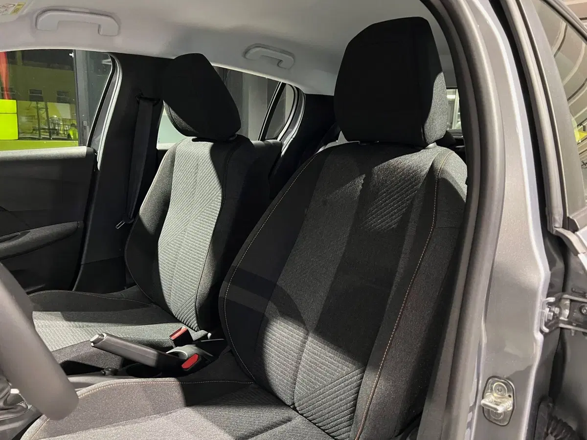 Peugeot 208 nuova a Bari (13)