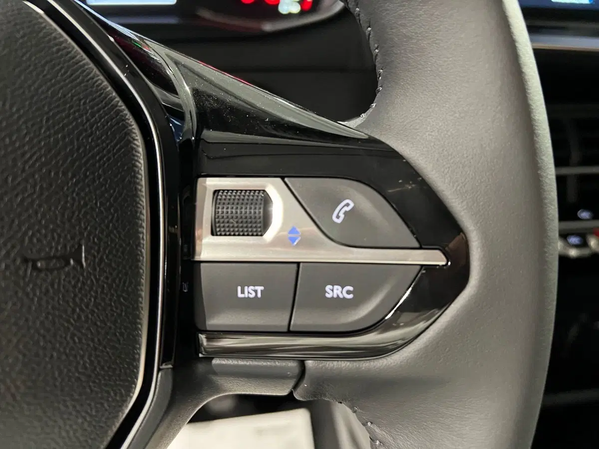 Peugeot 208 nuova a Bari (20)