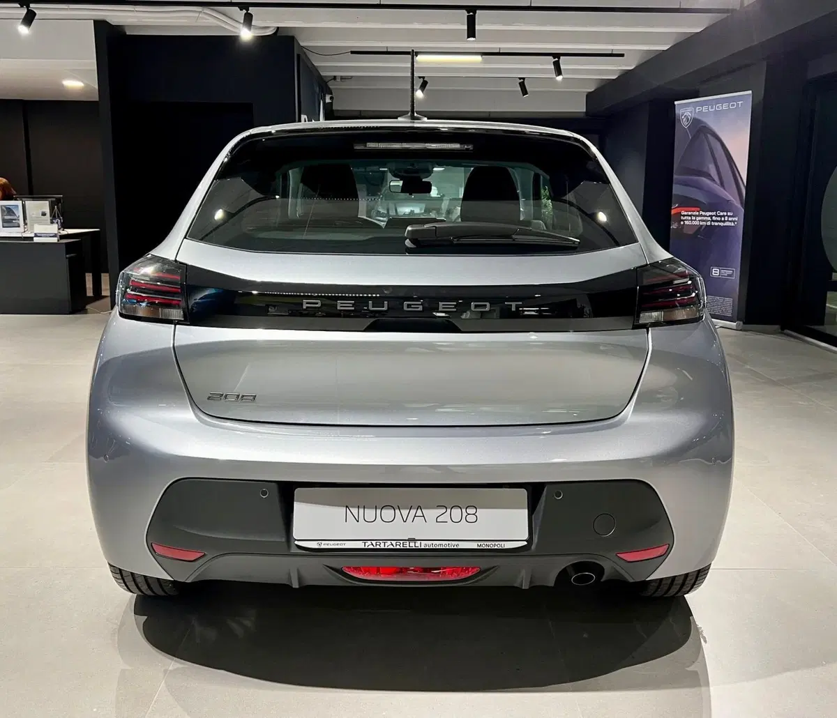 Peugeot 208 nuova a Bari (6)