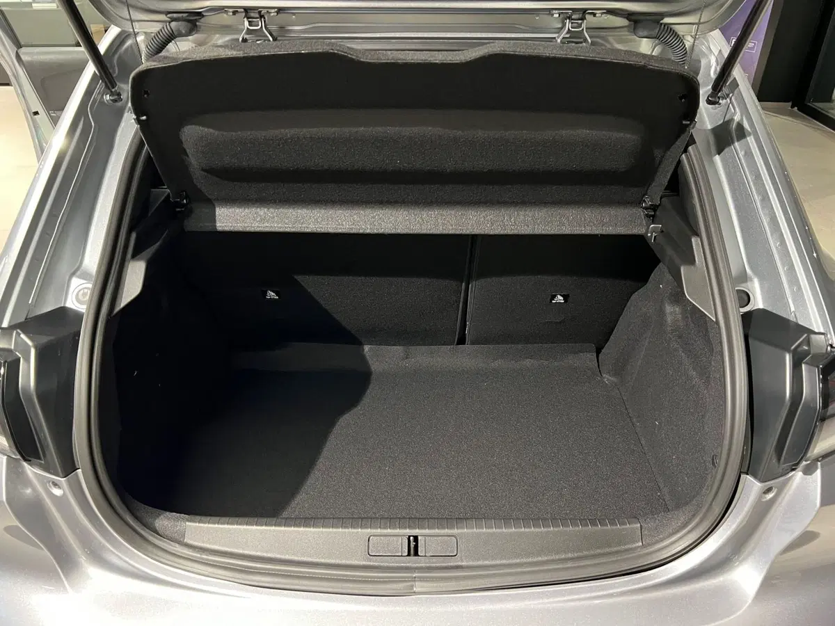 Peugeot 208 nuova a Bari (8)