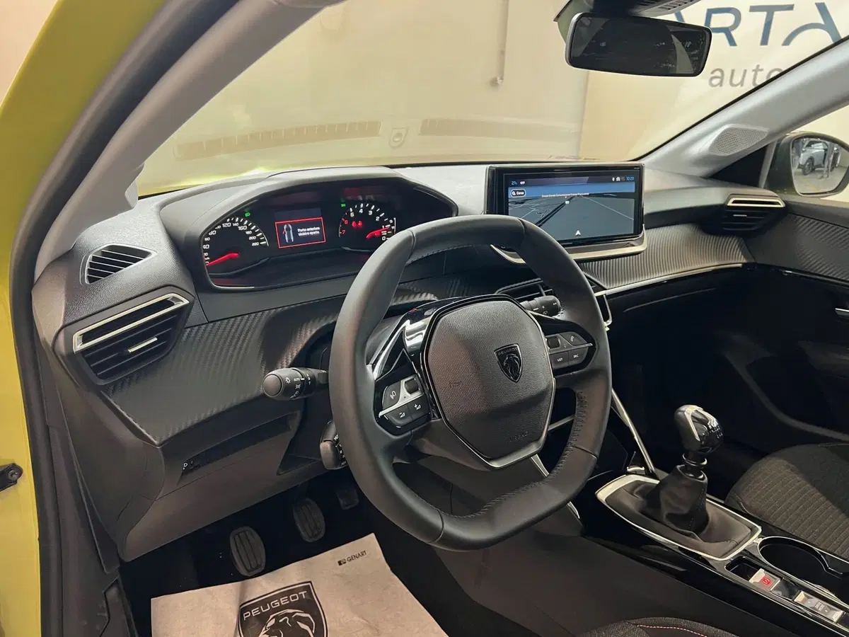 Peugeot 208 nuova a Bari (13)
