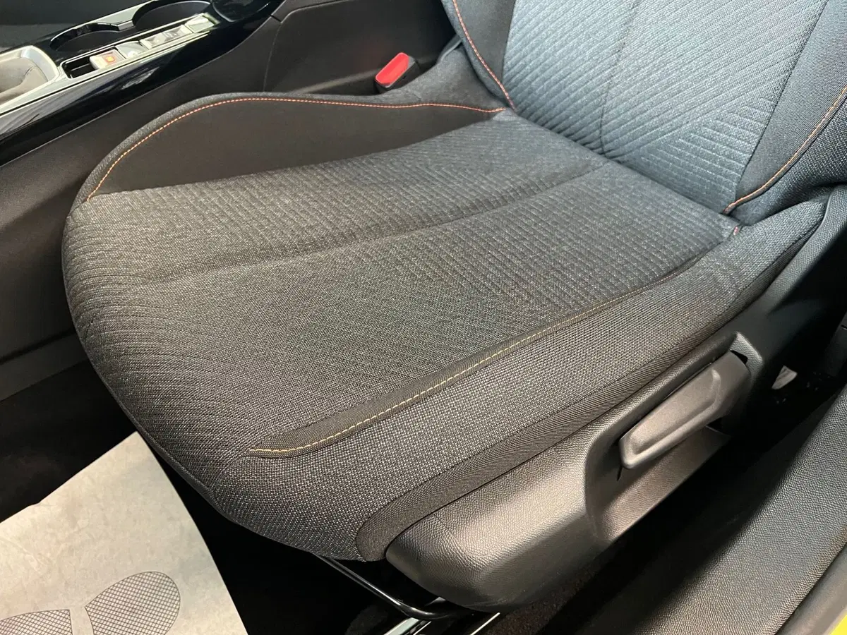 Peugeot 208 nuova a Bari (15)