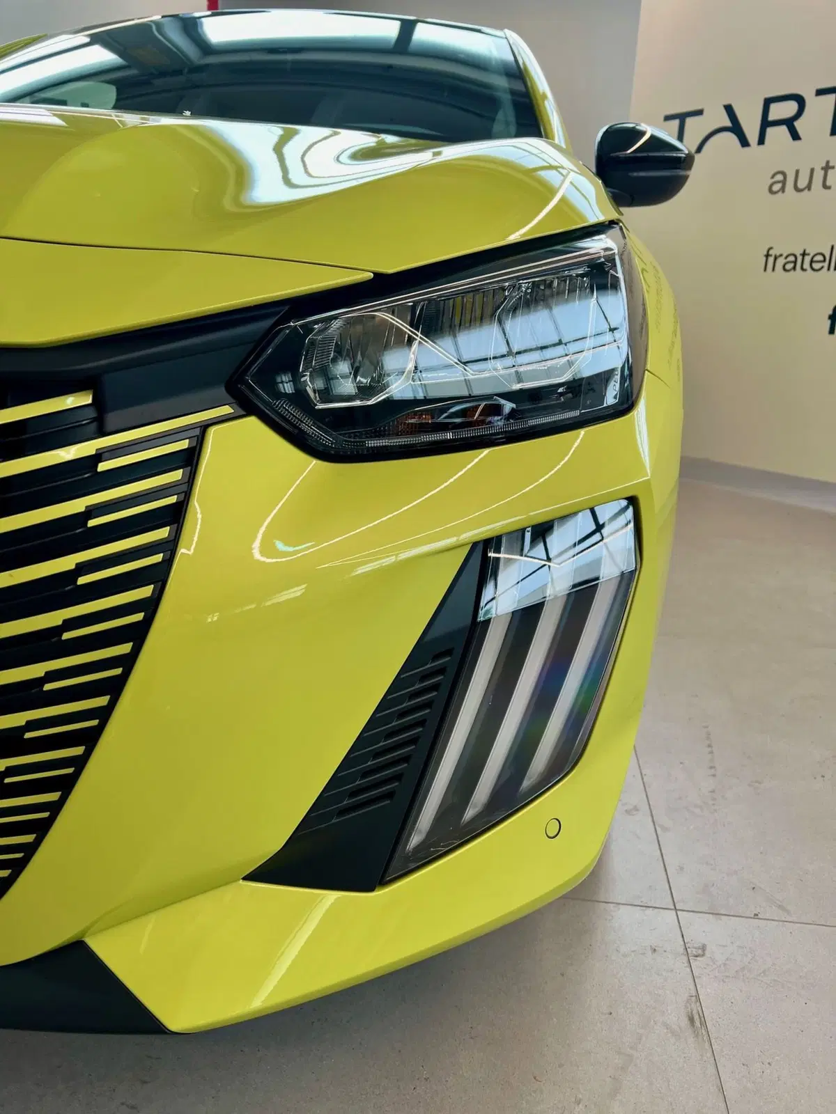 Peugeot 208 nuova a Bari (4)