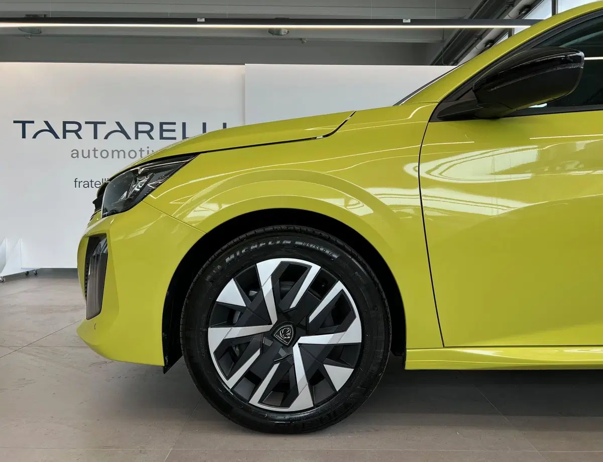 Peugeot 208 nuova a Bari (5)
