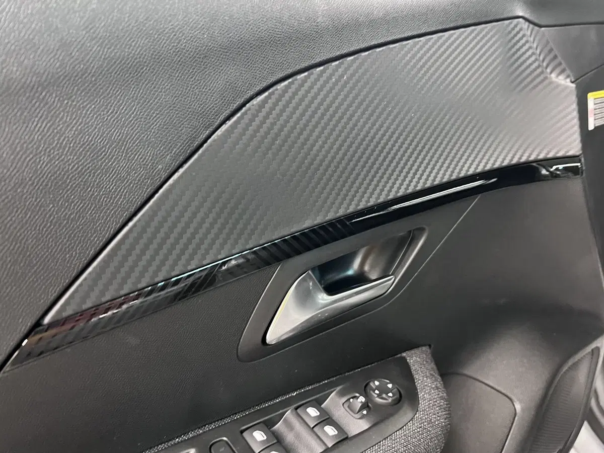 Peugeot 208 nuova a Bari (11)
