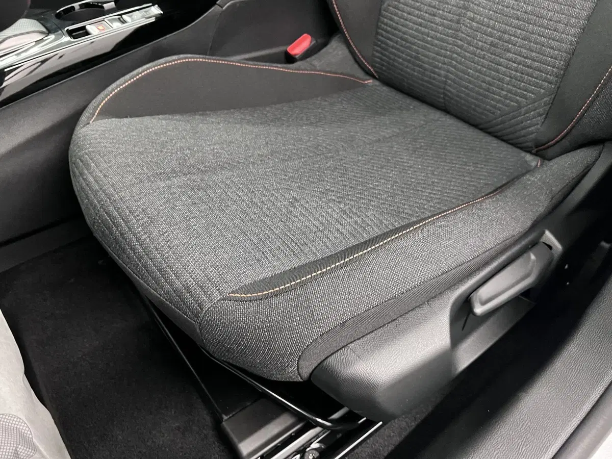 Peugeot 208 nuova a Bari (15)