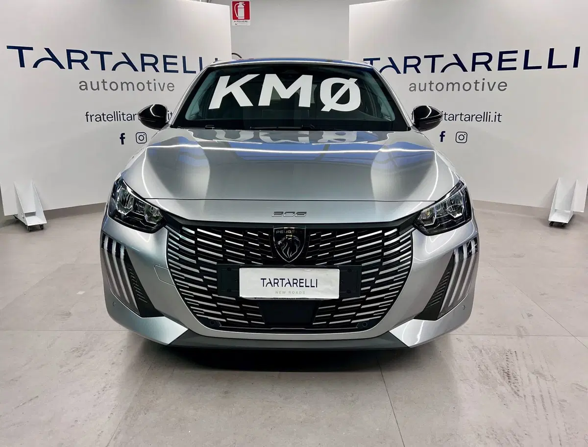 Peugeot 208 nuova a Bari (2)