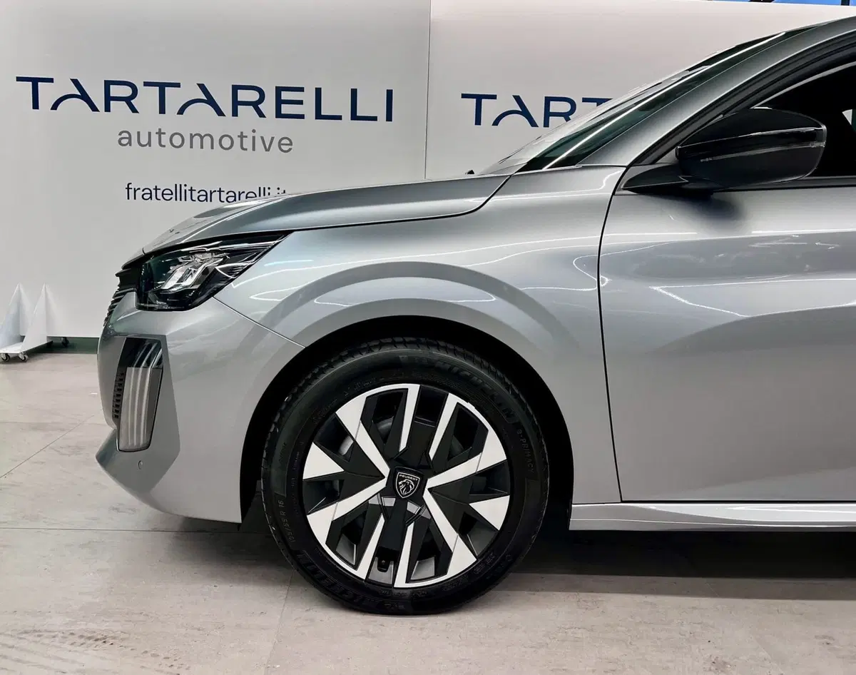Peugeot 208 nuova a Bari (4)