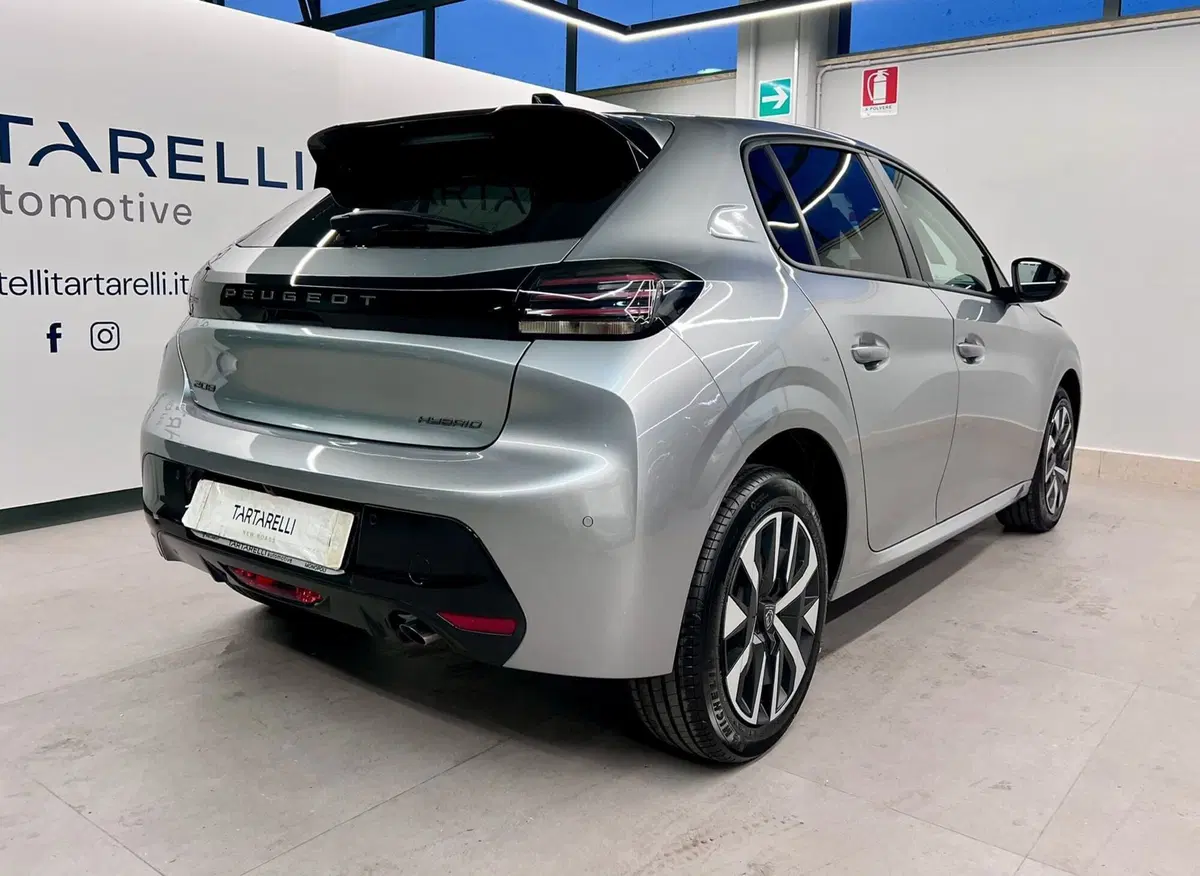 Peugeot 208 nuova a Bari (7)