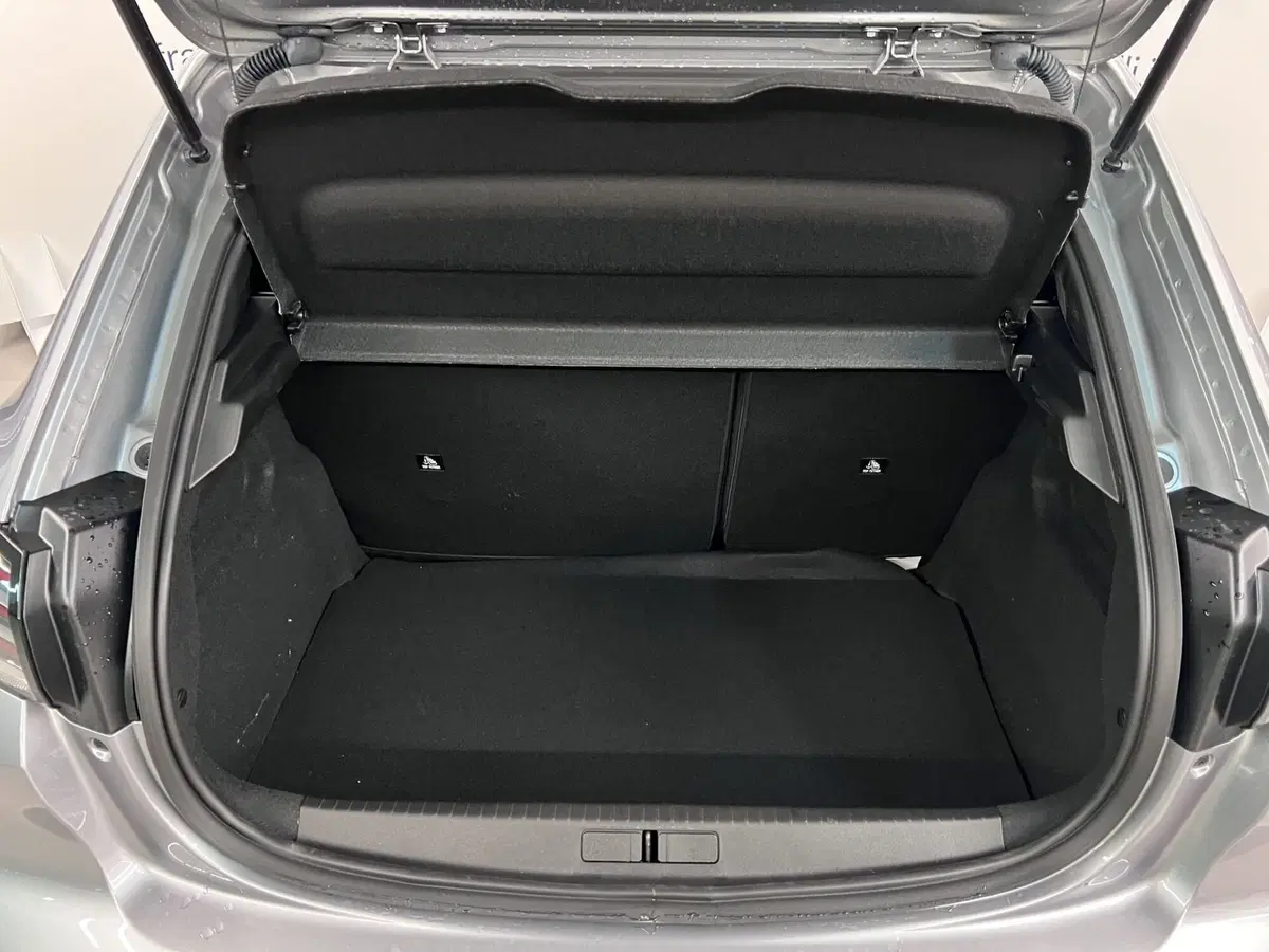 Peugeot 208 nuova a Bari (8)