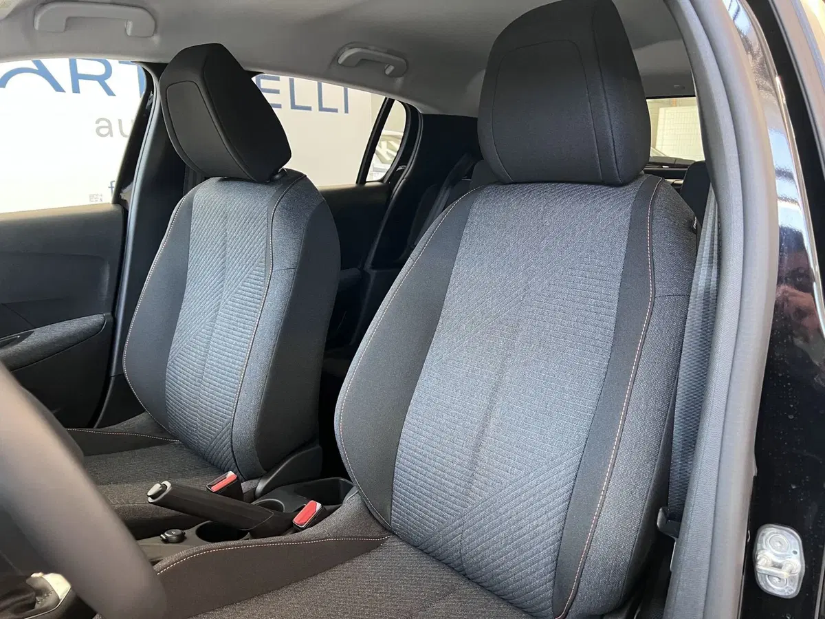 Peugeot 208 nuova a Bari (14)