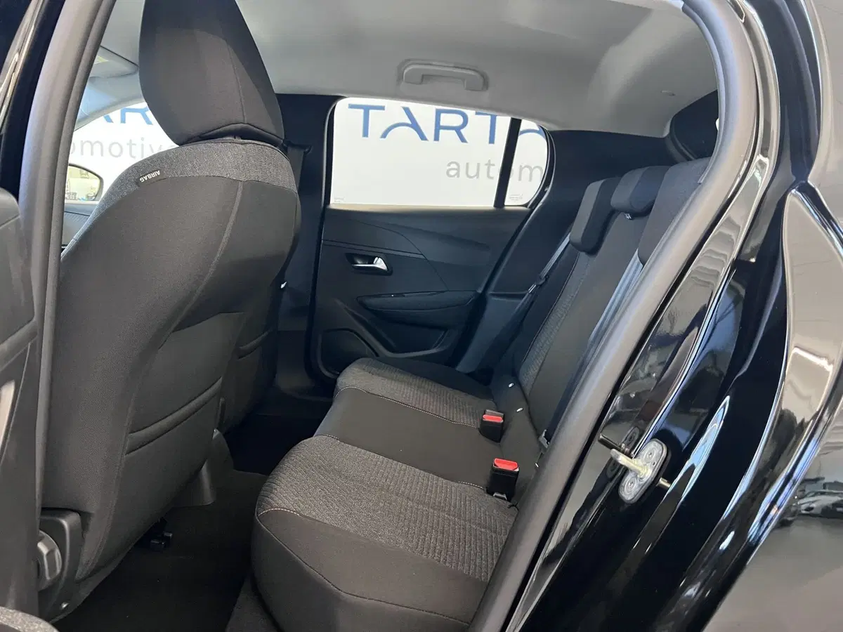 Peugeot 208 nuova a Bari (16)